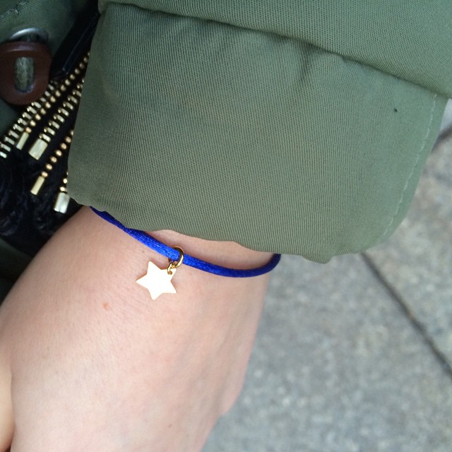 Schönes Wochenende! #vonhey #vonhey_berlin #nina #armband #knallblau
